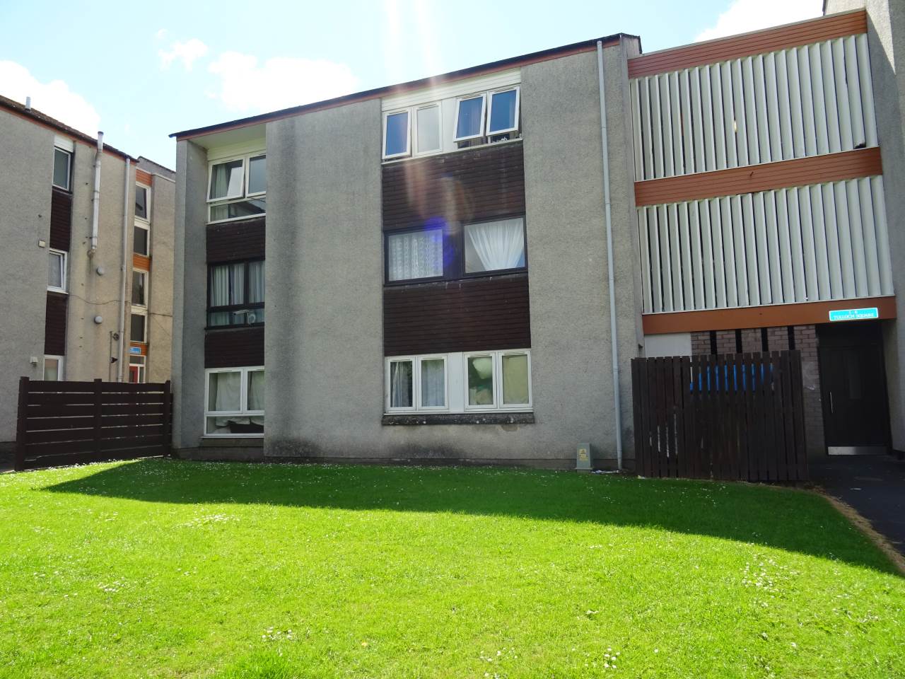 2 Bed 1st Floor Flat – Tulloch Square, Perth