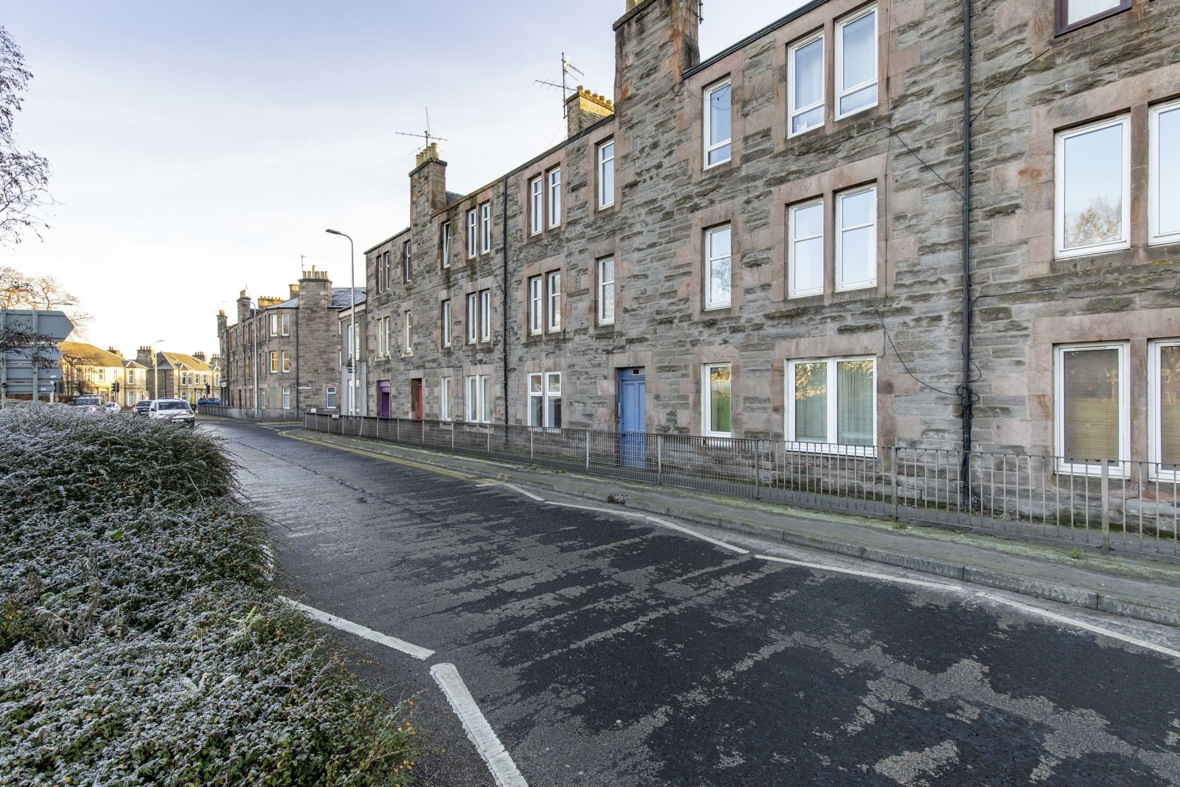 1 Bed, Top Floor Flat – 8 Crieff Road, Perth PH1 5AF