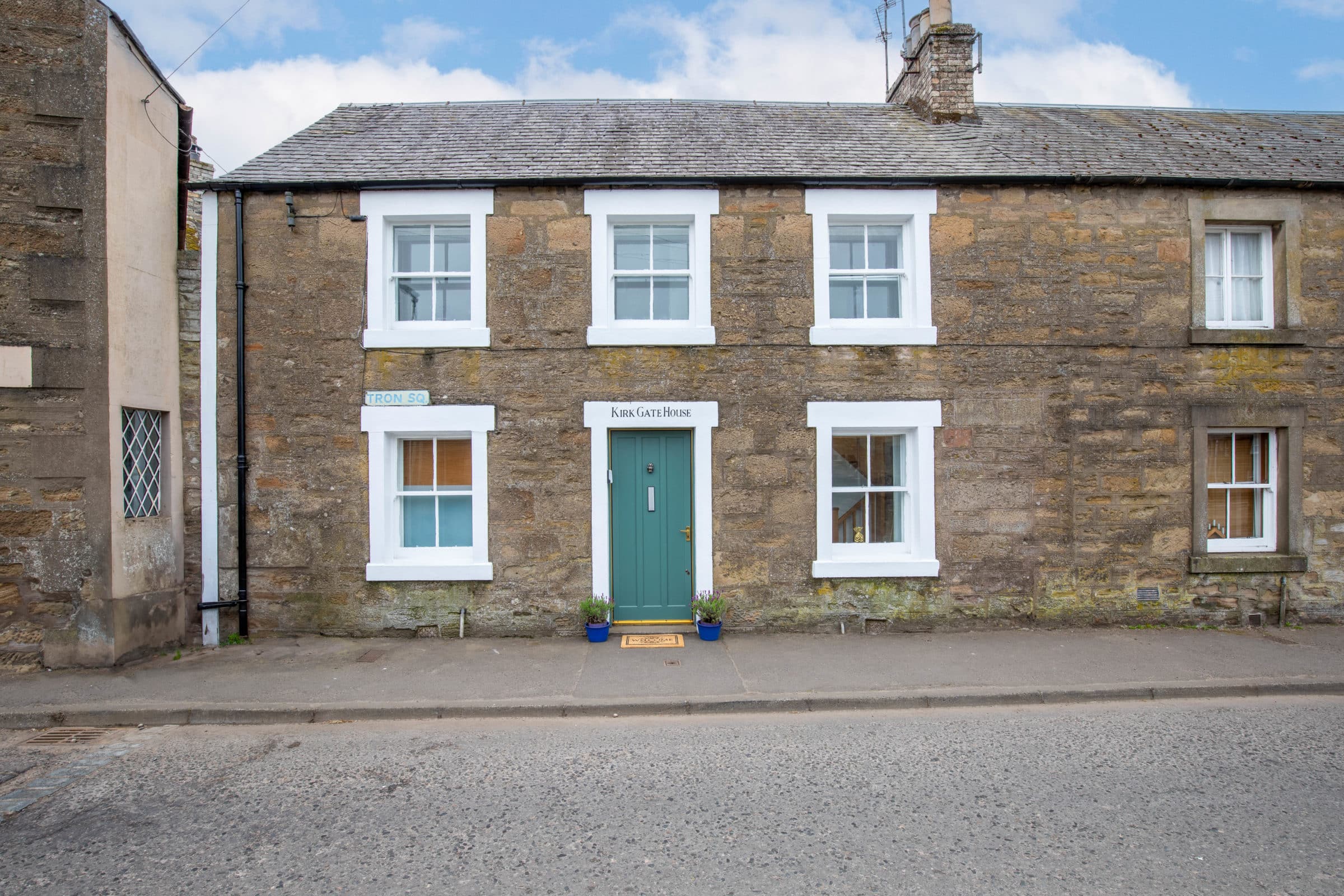 2 Bed Mid Terrace House – Kirkgate House, Tron Square, Dunning, PH2 0RG