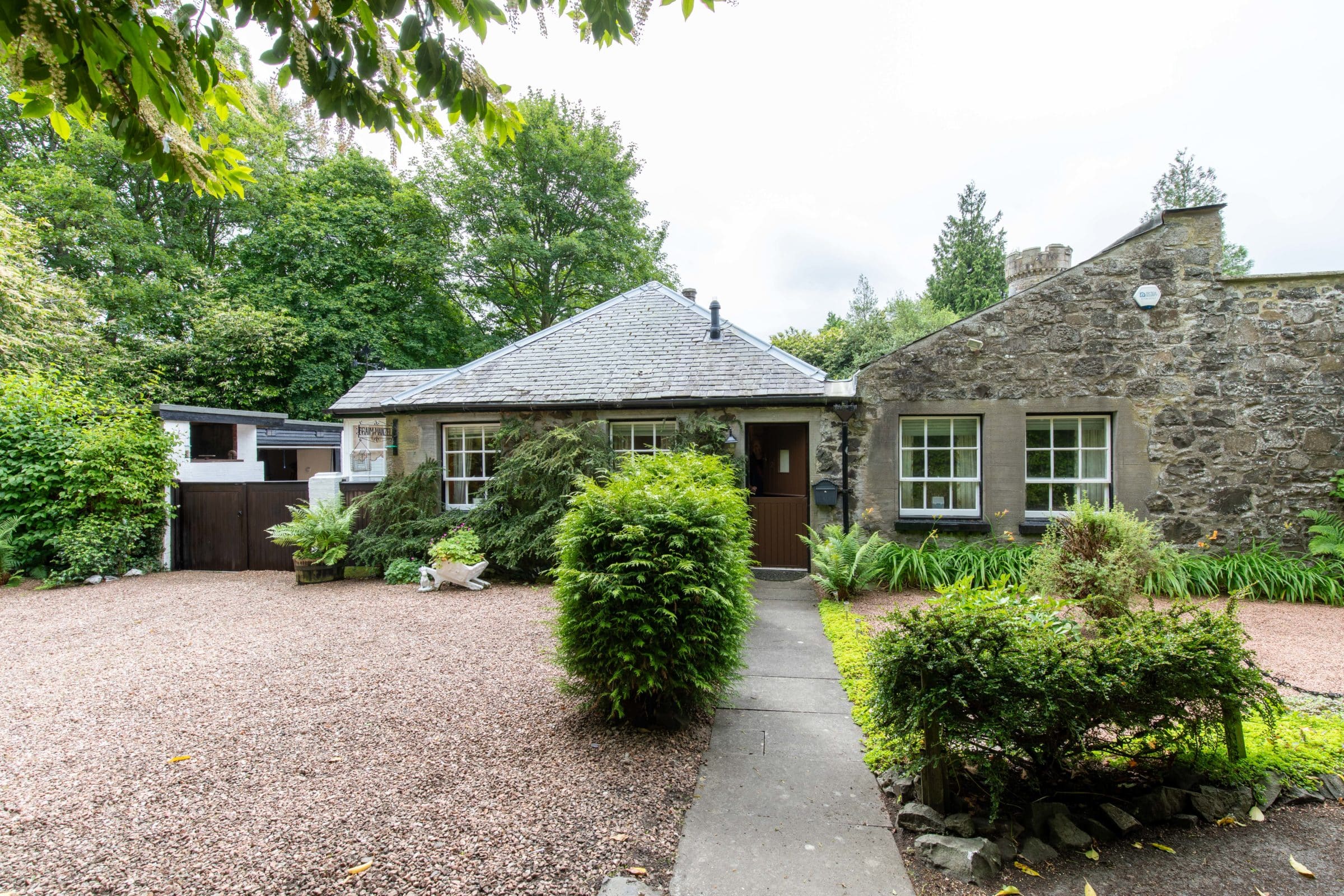 4 Bedroom Detached Cottage  – Braim – Manzel Cottage, Pitfour Castle, St Madoes, PH2 7NJ