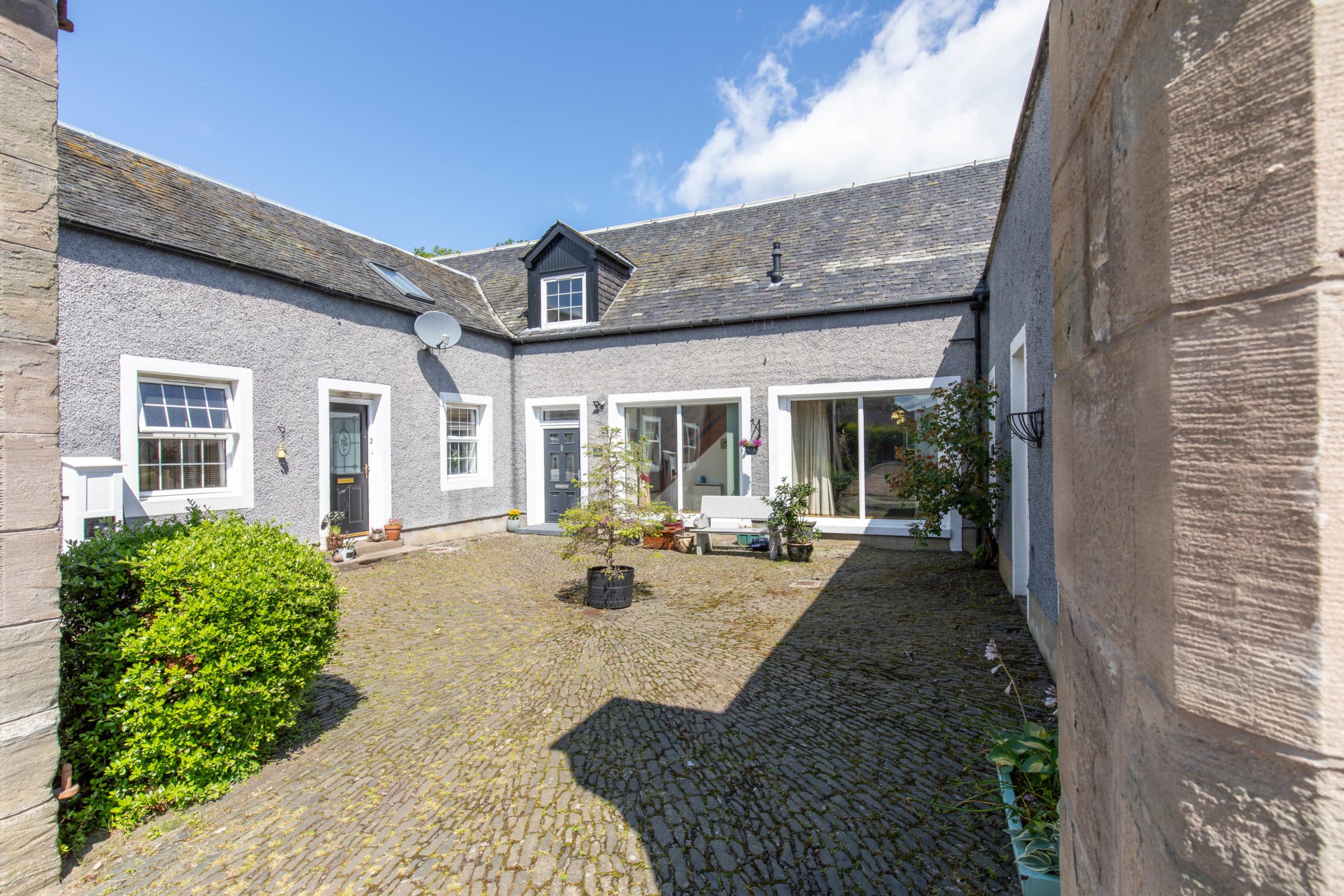 3 Bedroom Converted Stables – 3 Taybank Stables, Station Road Errol, Perth, PH2 7QB
