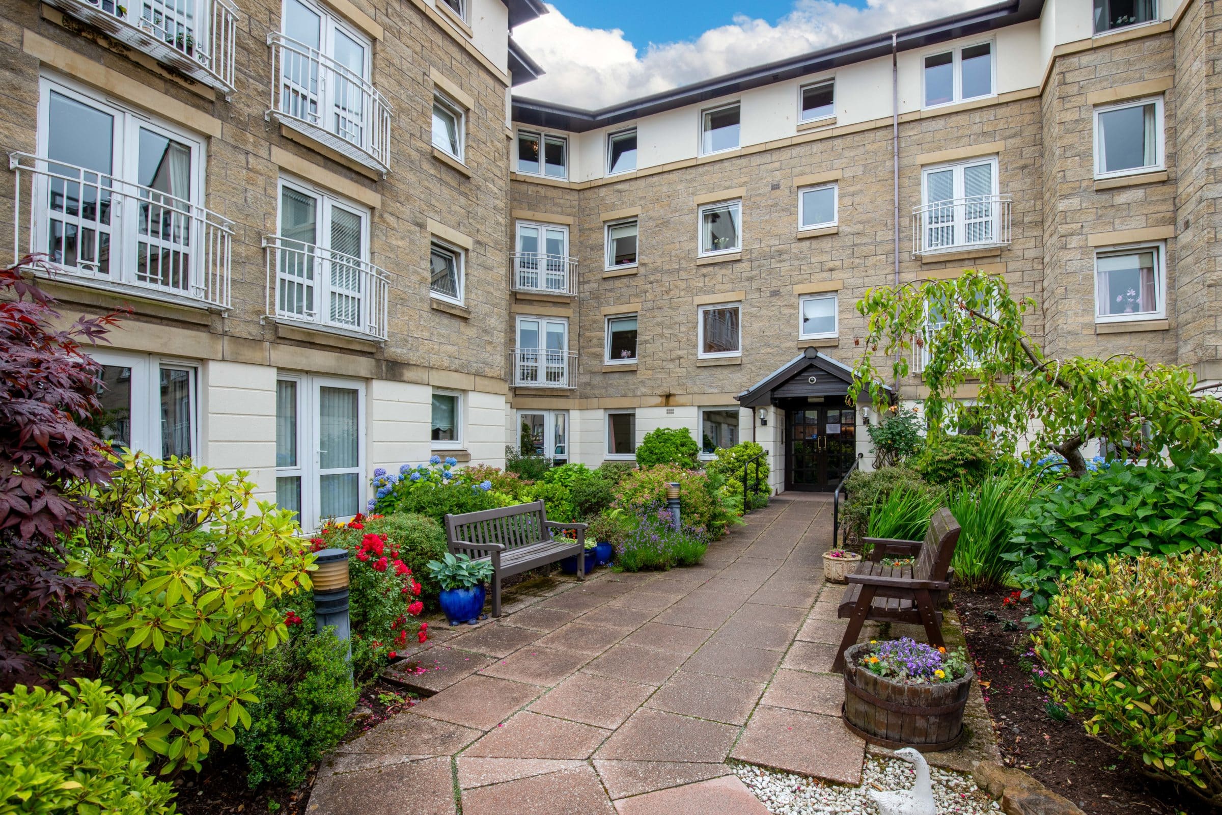 2 Bedroom Ground Floor Apartment -111 Knights Court, North William Street, Perth PH1 5NB