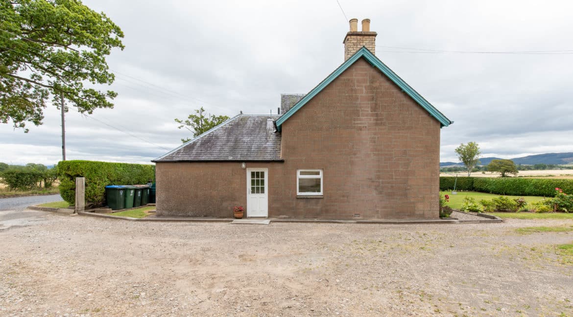 Strelitz Farmhouse Burrelton-46