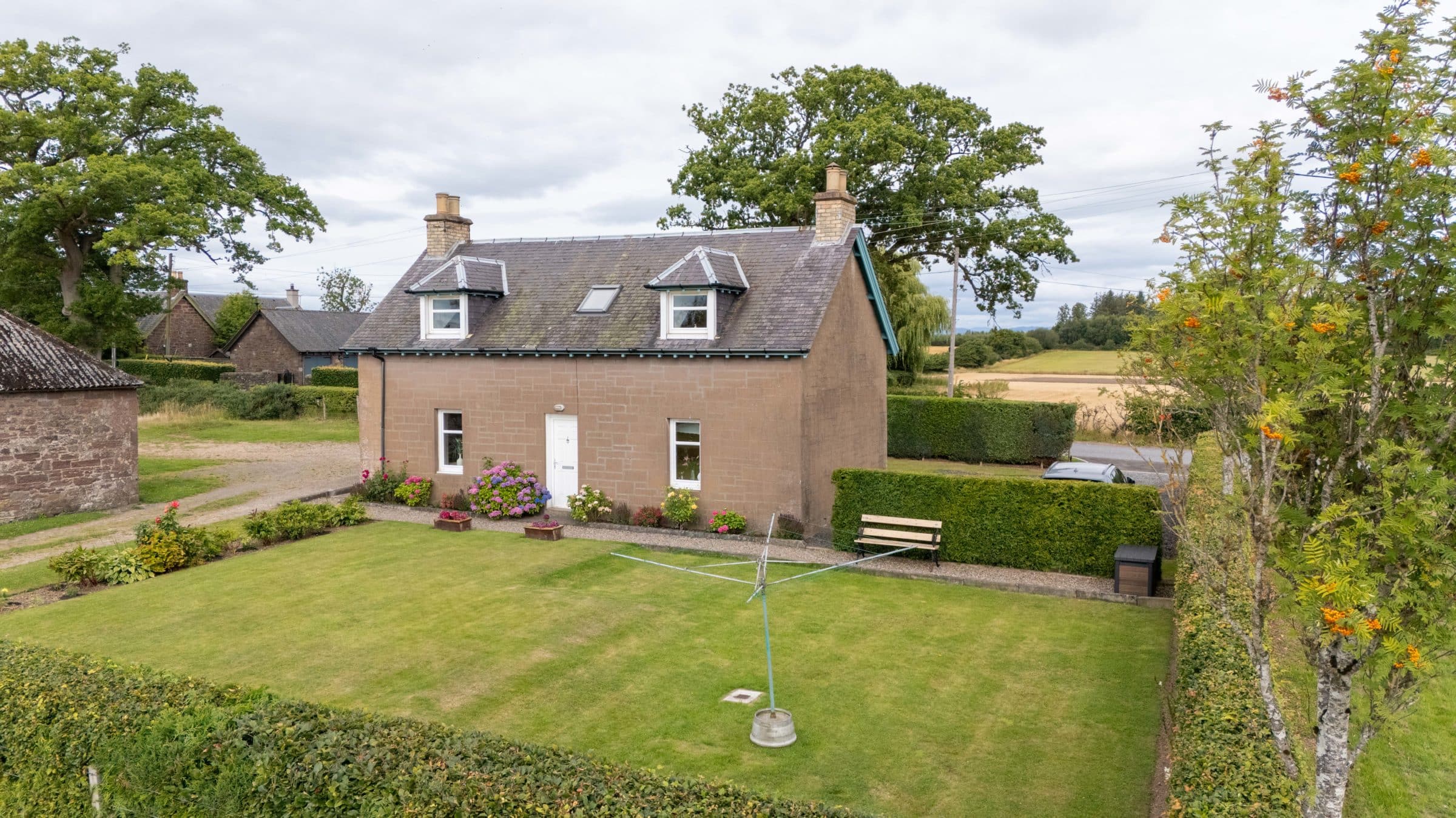 3 Bed Detached Farmhouse – Strelitz Farmhouse Burrelton, Blairgowrie, PH13 9PY