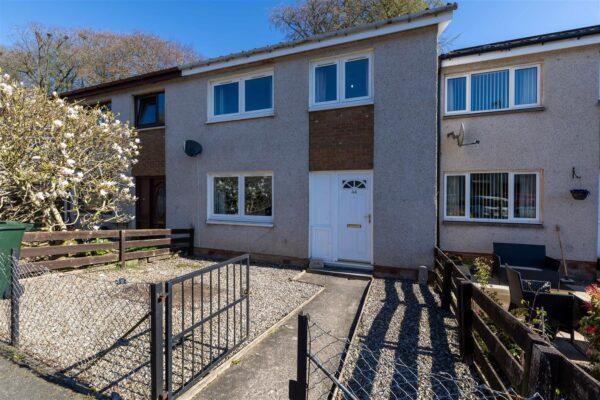 Garry Place, Bankfoot