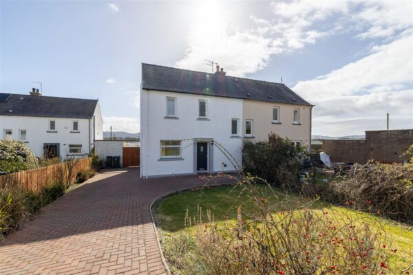 Daleally Crescent, Errol