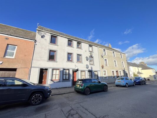 Martins Mews, High Street, Errol