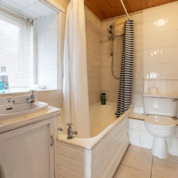 Clarendon Terrace Balbeggie-23.jpg